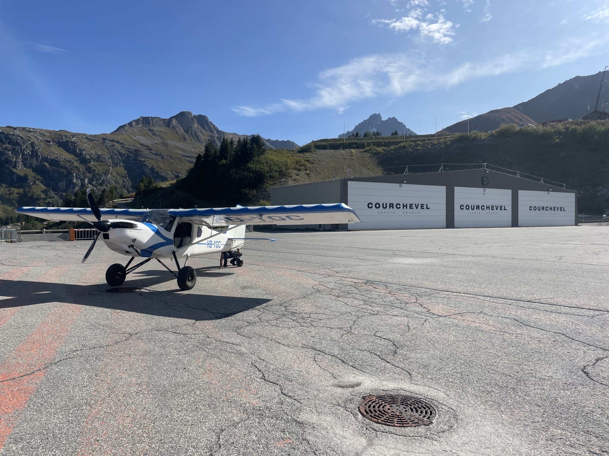 HB-YGC in Courchevel / LFLJ